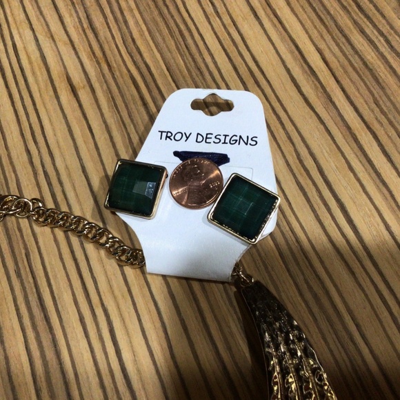 Troy Design, necklace and earring set in gold tone and green - Picture 6 of 7